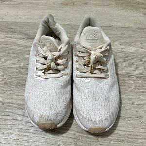 Like new women’s Nike’s size 7.5 light pink